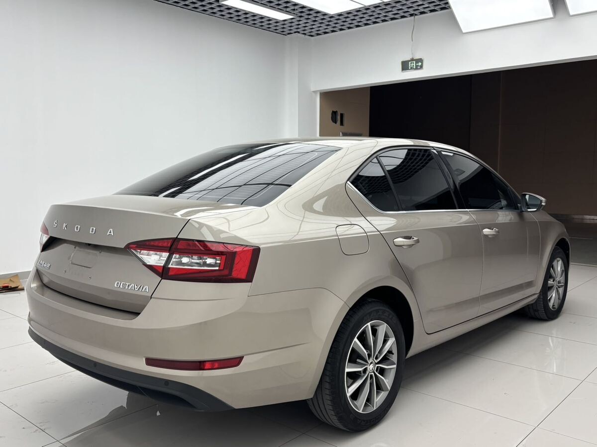Skoda Octavia 2022 - фото автомобиля