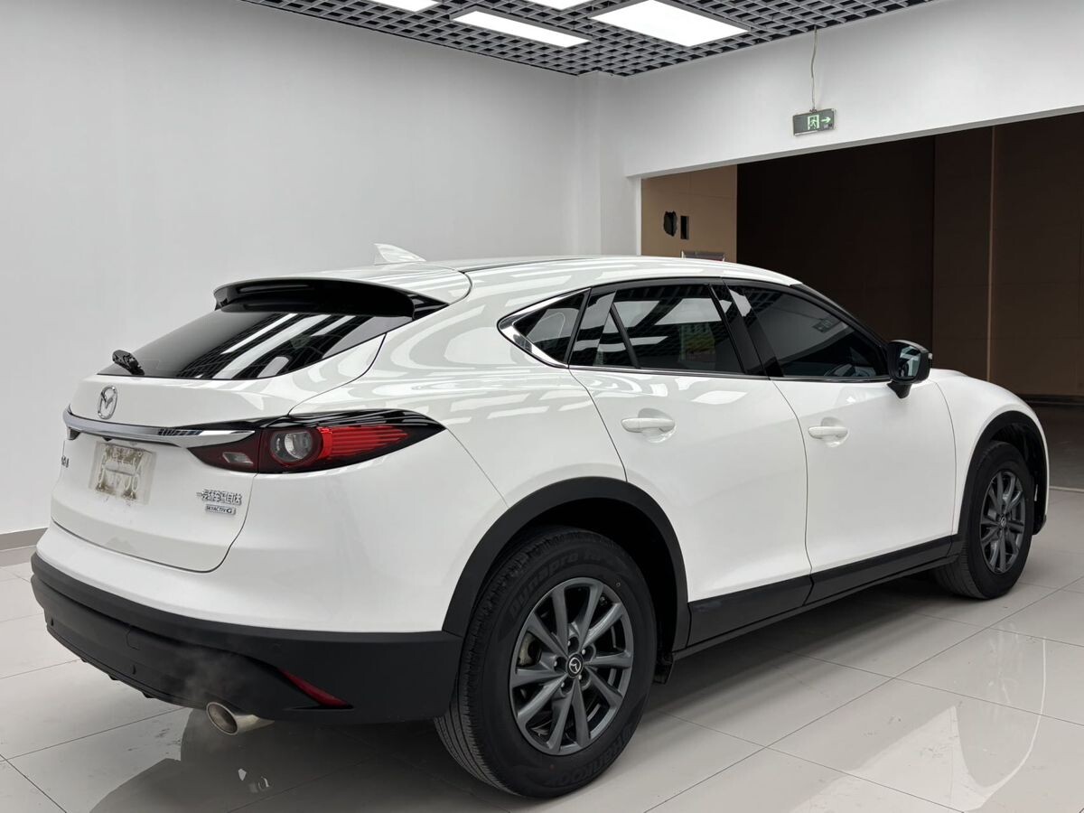 Mazda CX-4 2023 - фото автомобиля