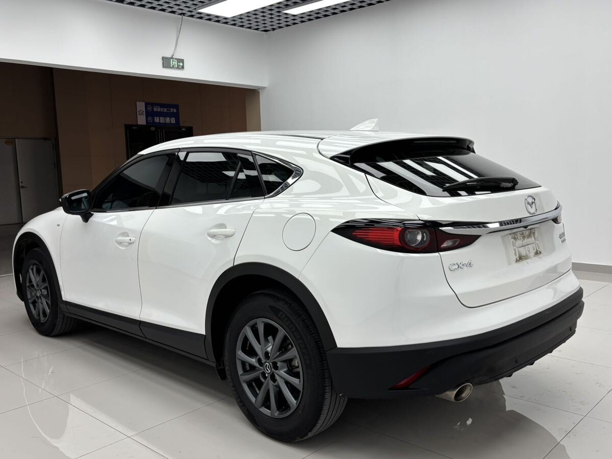 Mazda CX-4 2023 - фото автомобиля