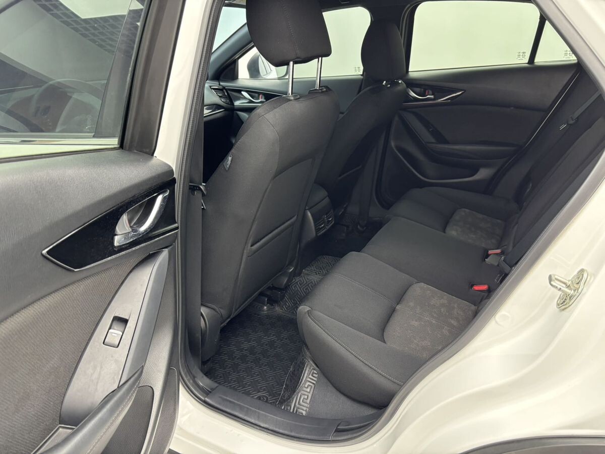 Mazda CX-4 2023 - фото автомобиля