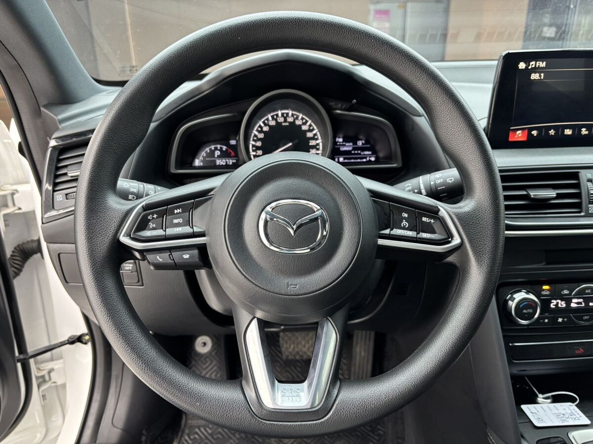 Mazda CX-4 2023 - фото автомобиля