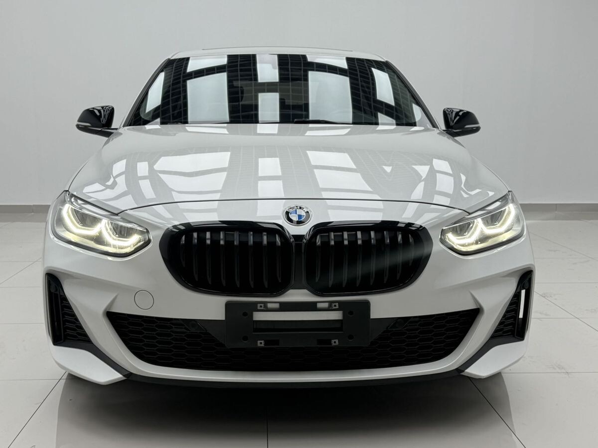 BMW 1-Series 2022 - фото автомобиля