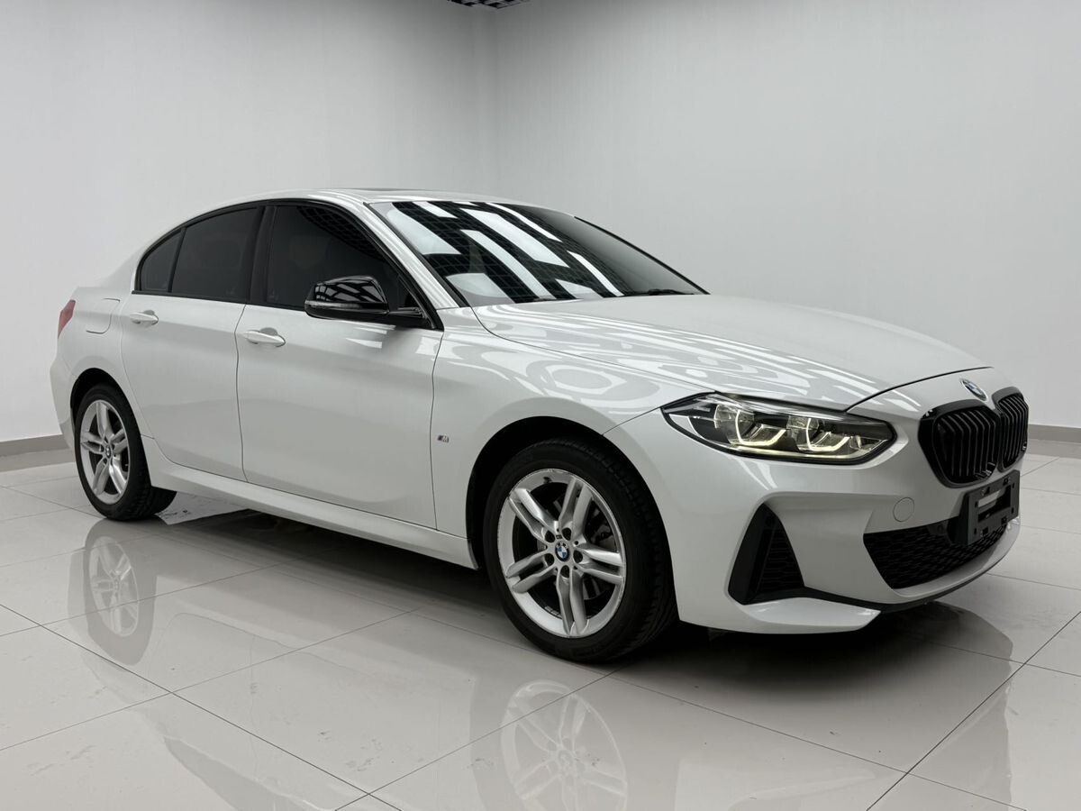 BMW 1-Series 2022 - фото автомобиля