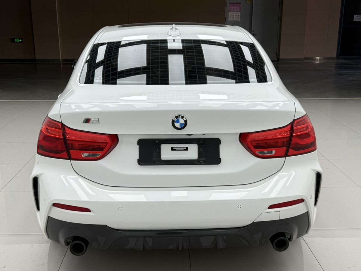 BMW 1-Series 2022 - фото автомобиля