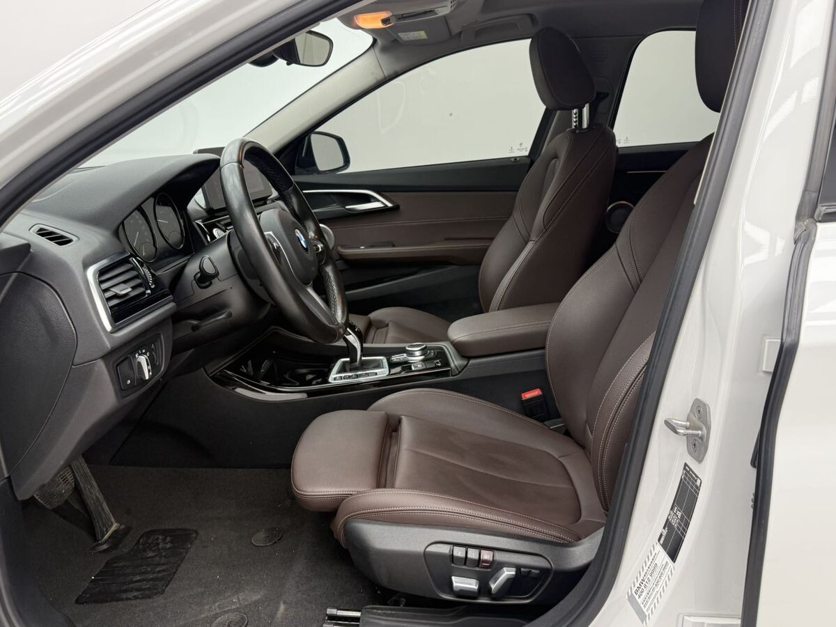BMW 1-Series 2022 - фото автомобиля