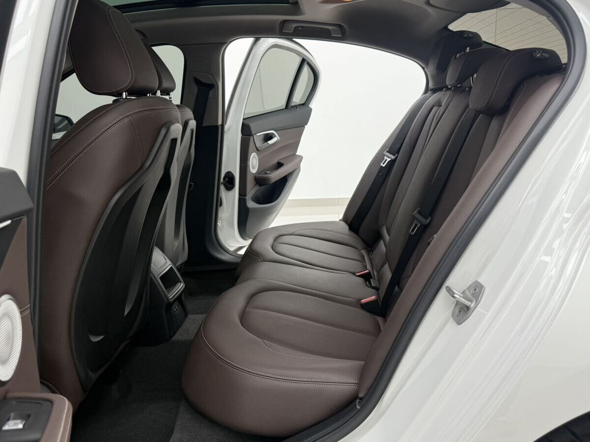 BMW 1-Series 2022 - фото автомобиля