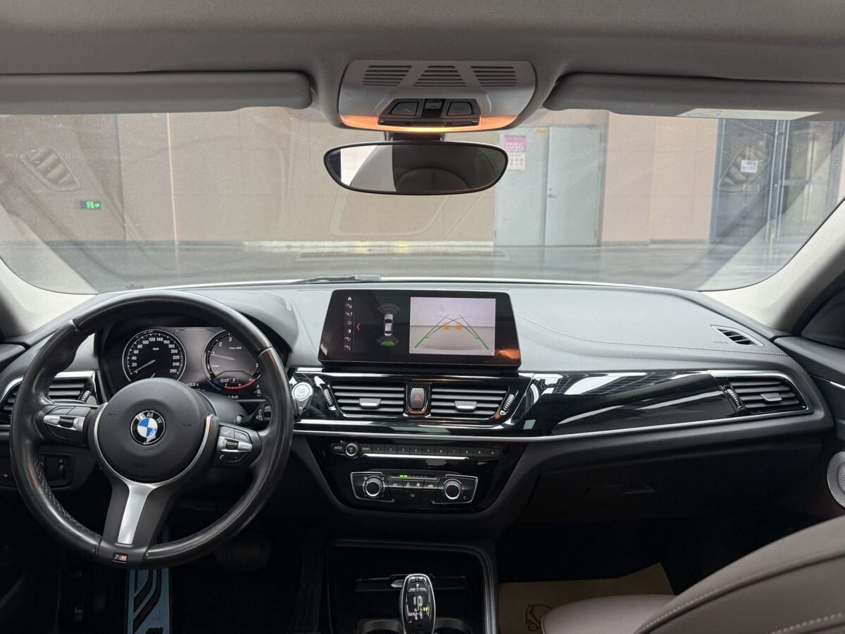 BMW 1-Series 2022 - фото автомобиля