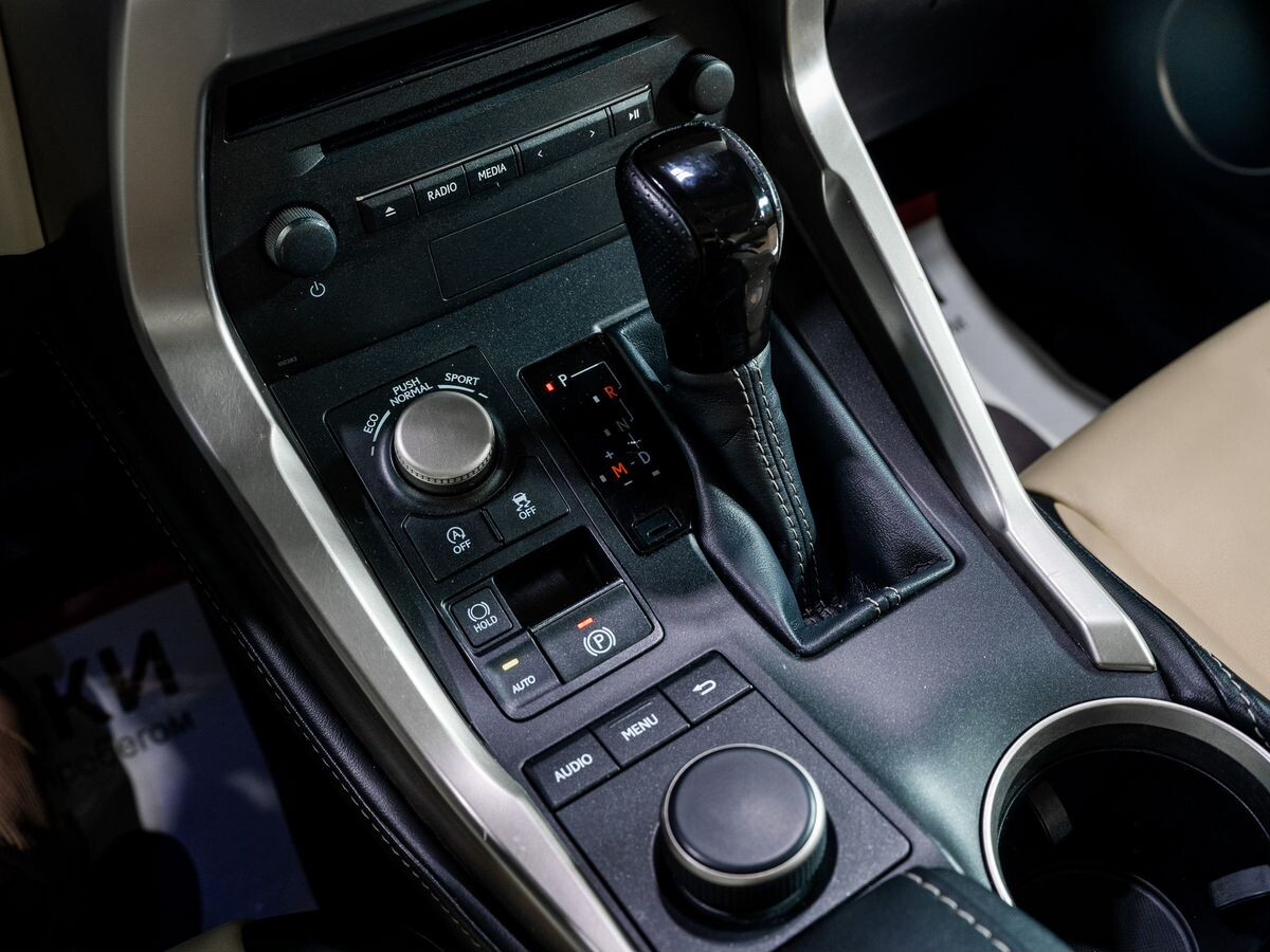 Lexus NX200 2015 - фото автомобиля