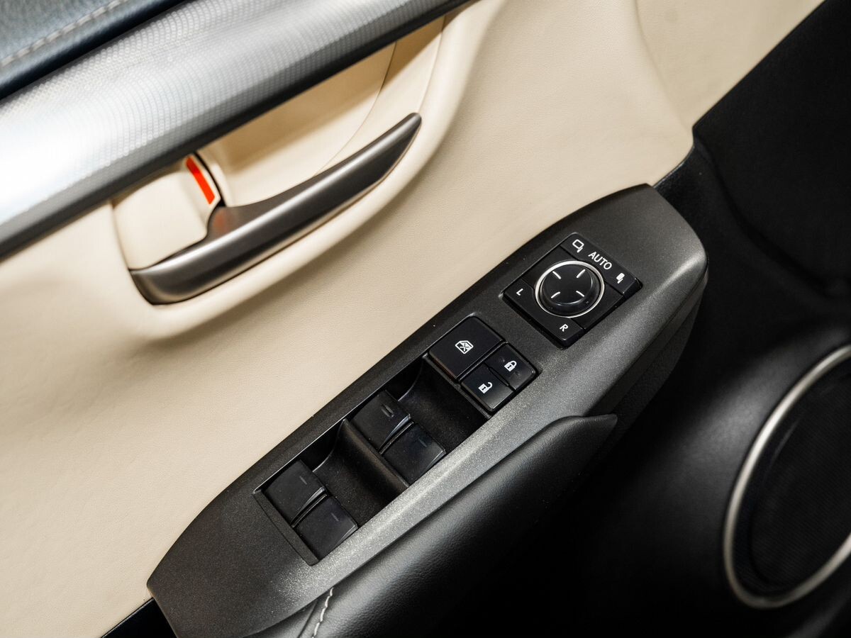 Lexus NX200 2015 - фото автомобиля