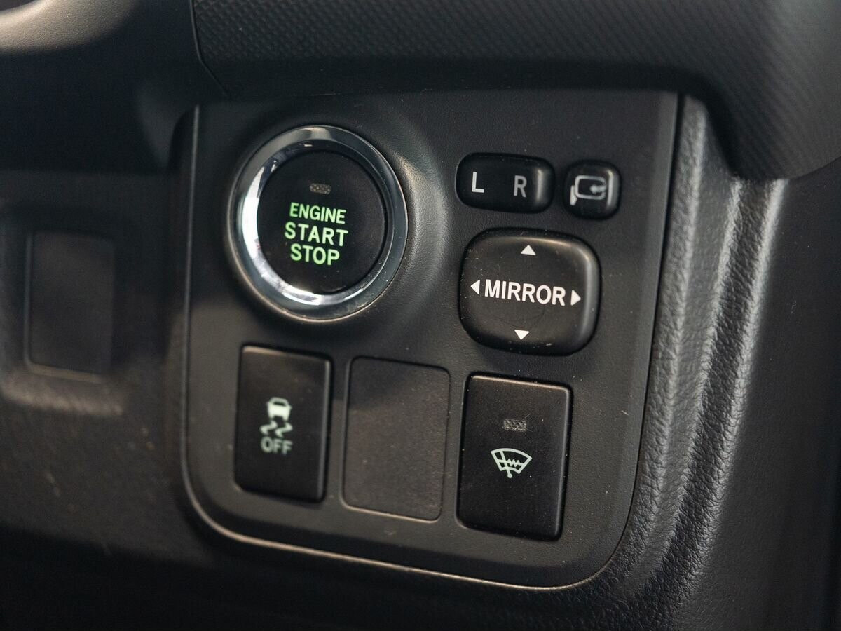 Toyota Wish 2009 - фото автомобиля