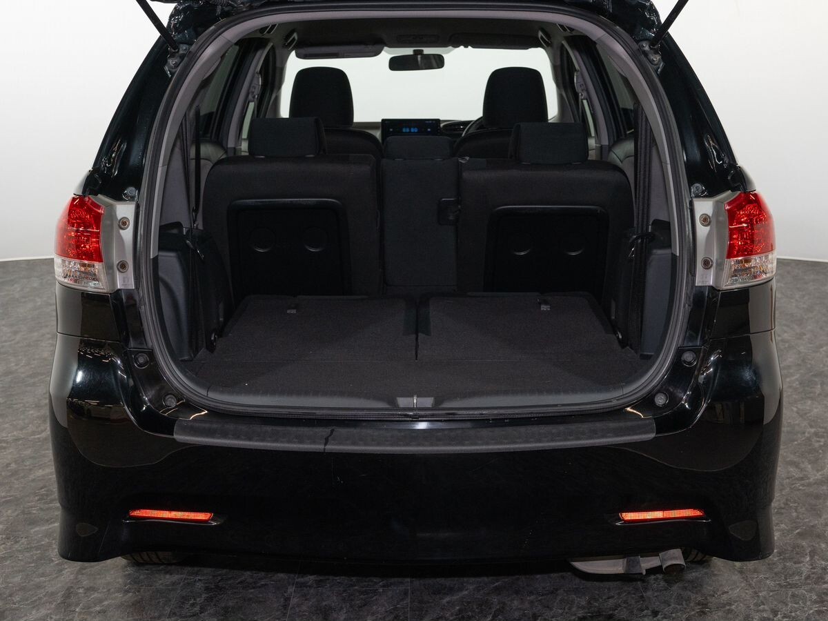 Toyota Wish 2009 - фото автомобиля
