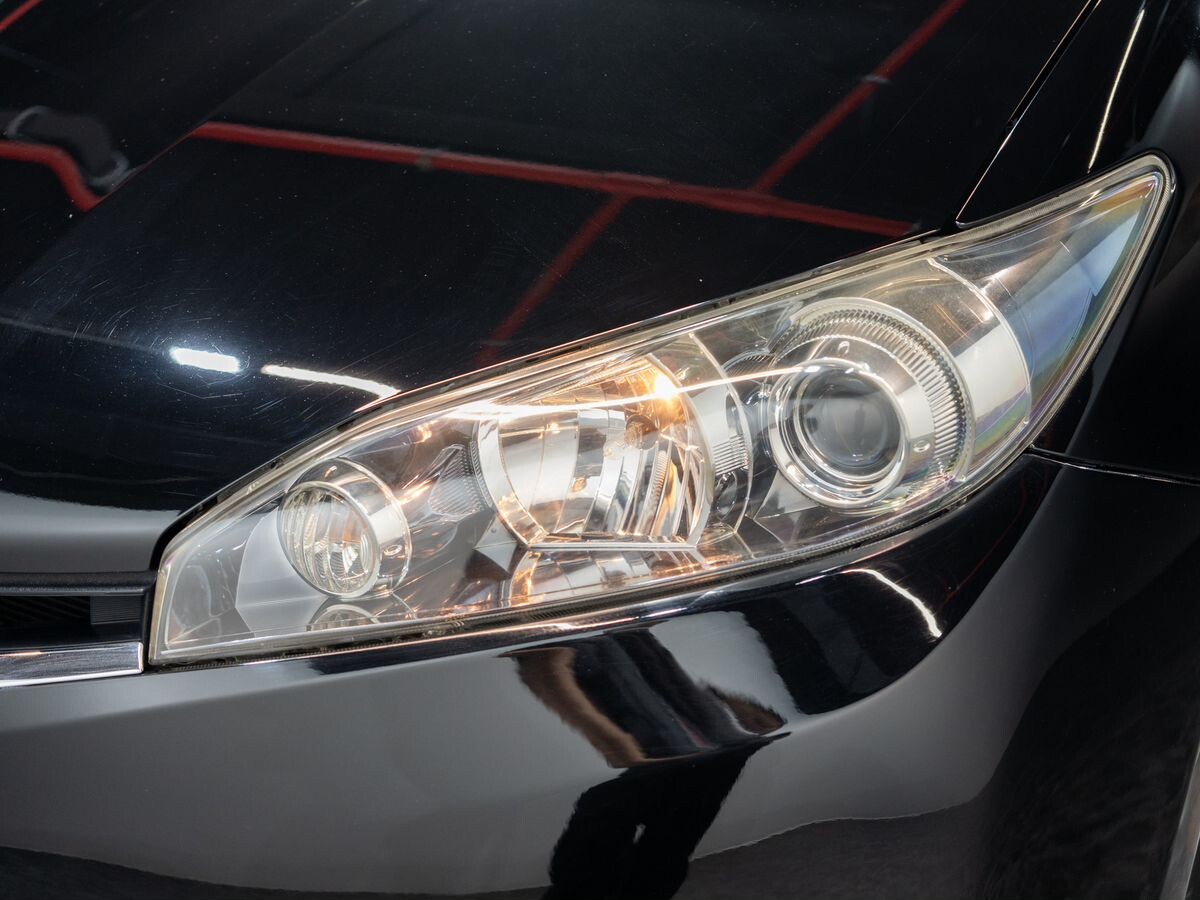 Toyota Wish 2009 - фото автомобиля