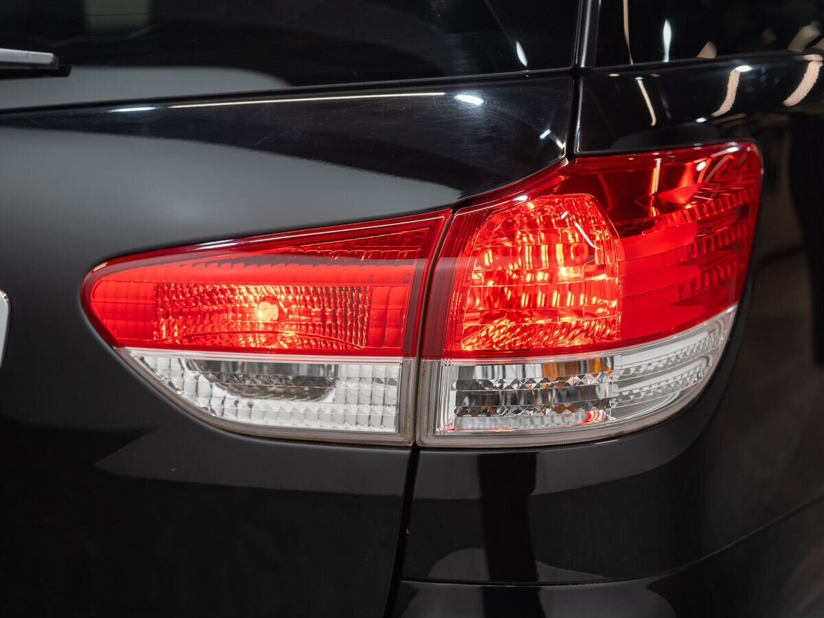 Toyota Wish 2009 - фото автомобиля