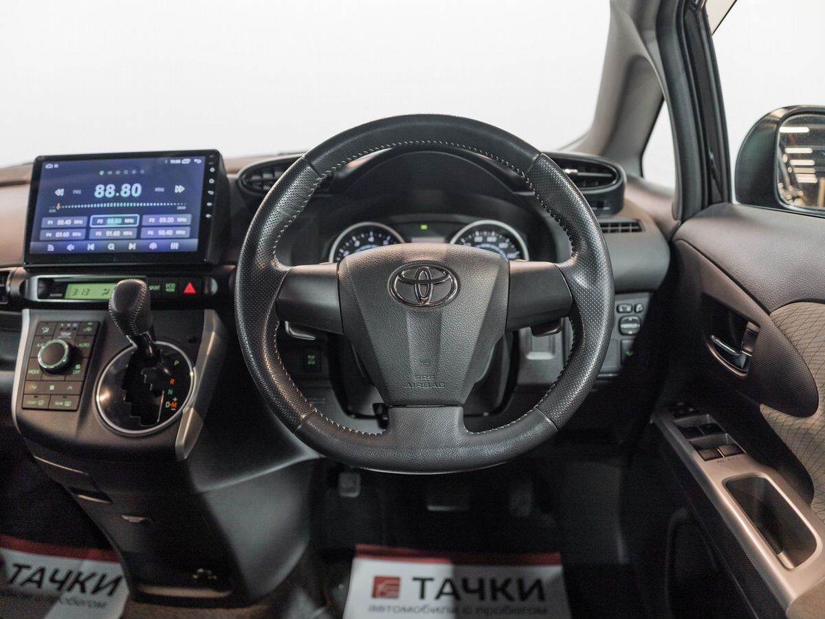Toyota Wish 2009 - фото автомобиля