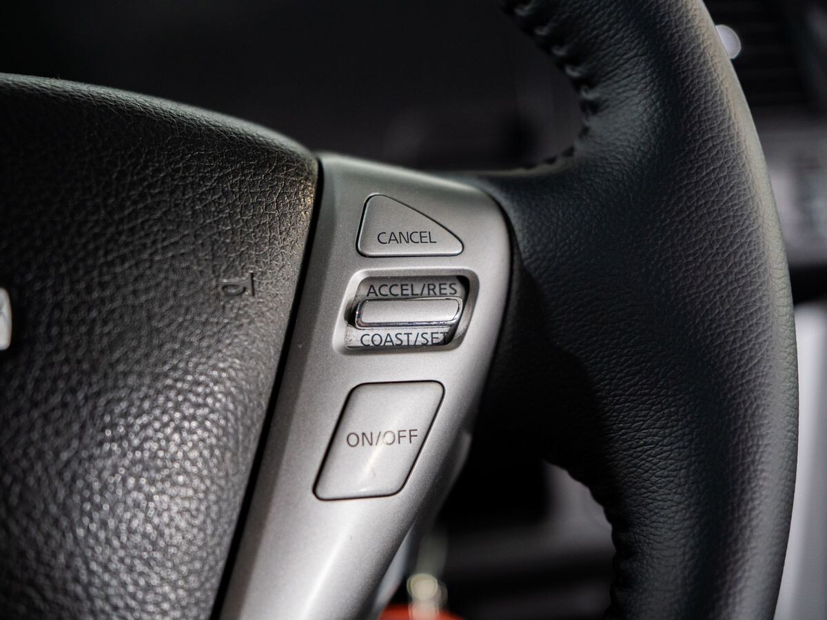 Nissan Serena 2012 - фото автомобиля