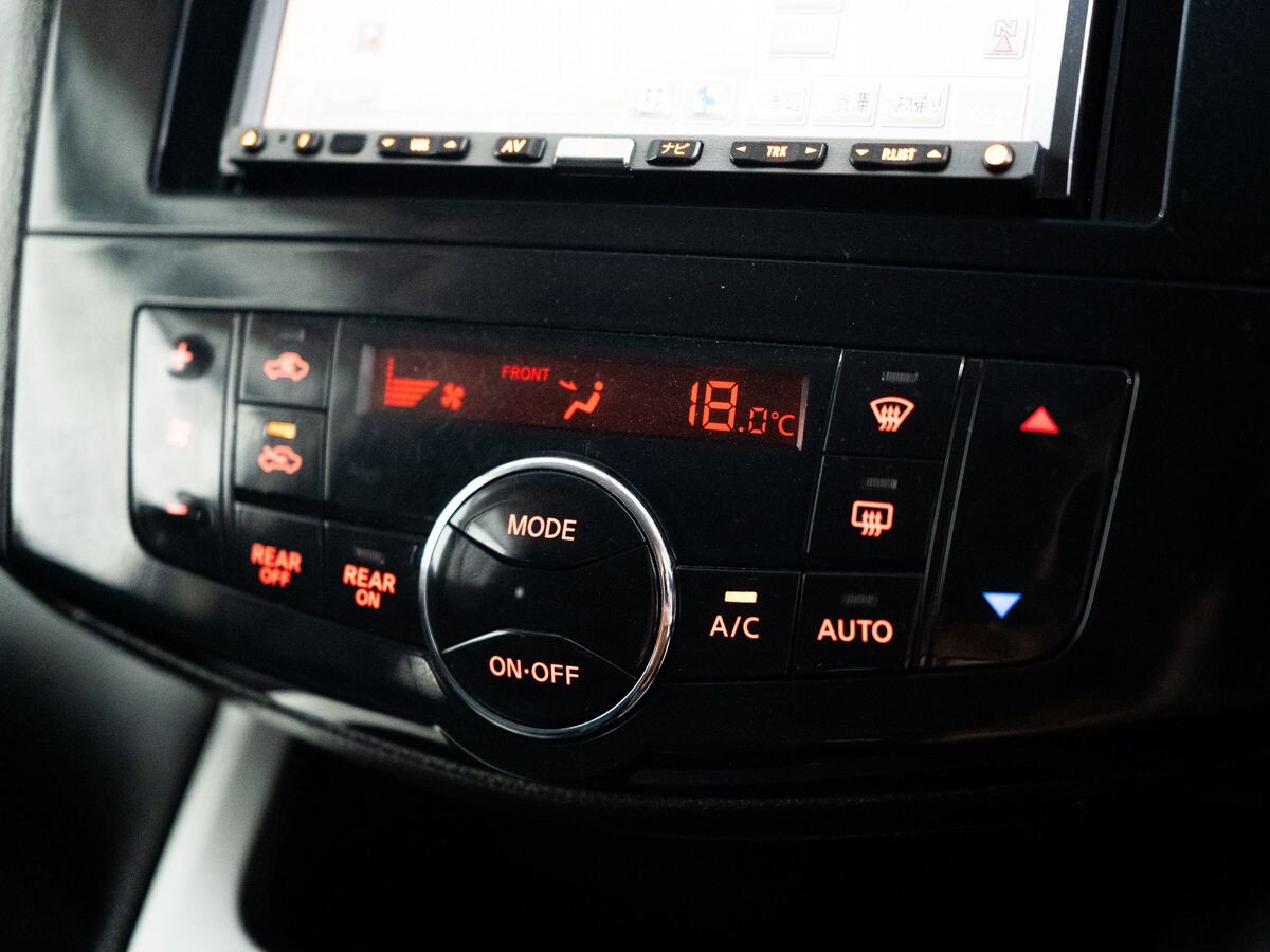 Nissan Serena 2012 - фото автомобиля