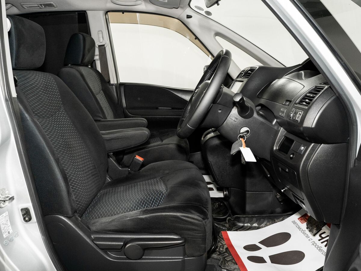 Nissan Serena 2012 - фото автомобиля