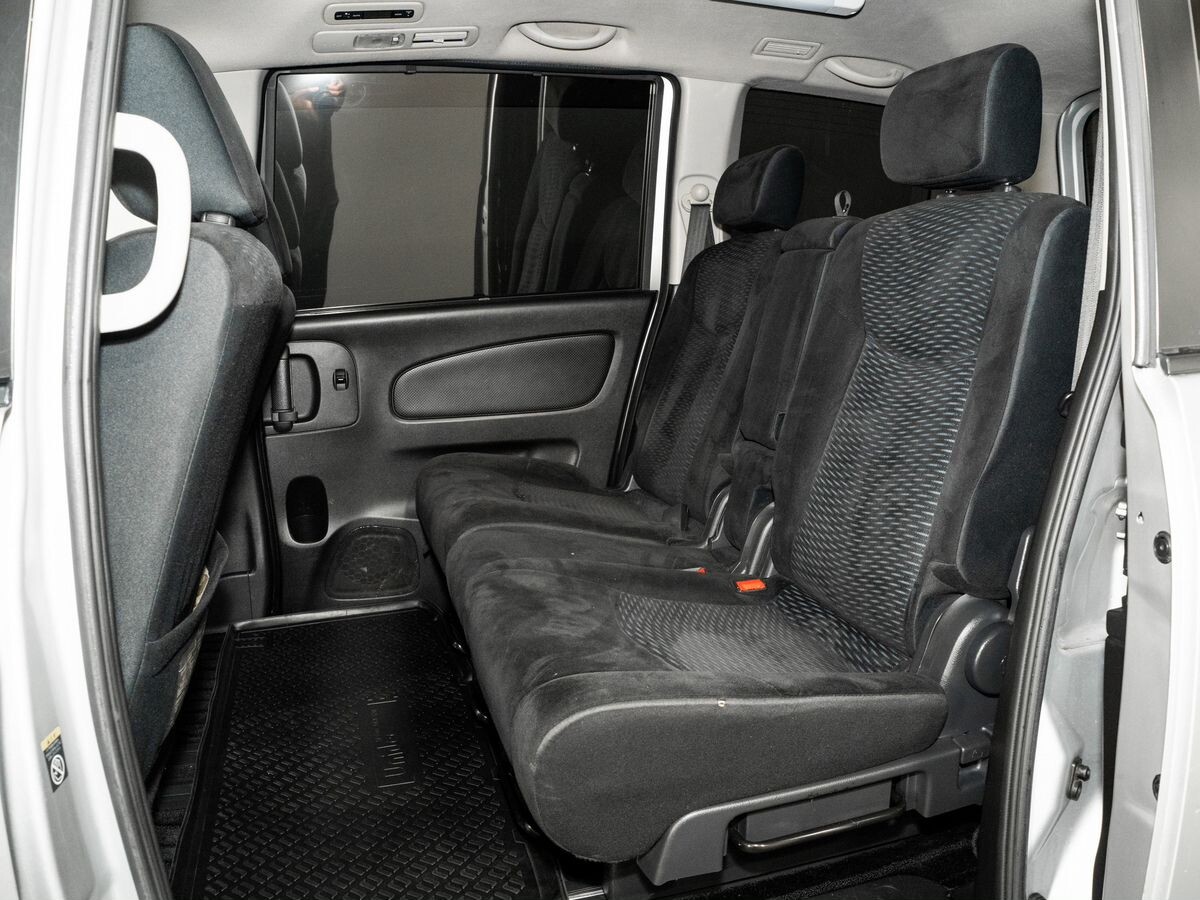 Nissan Serena 2012 - фото автомобиля