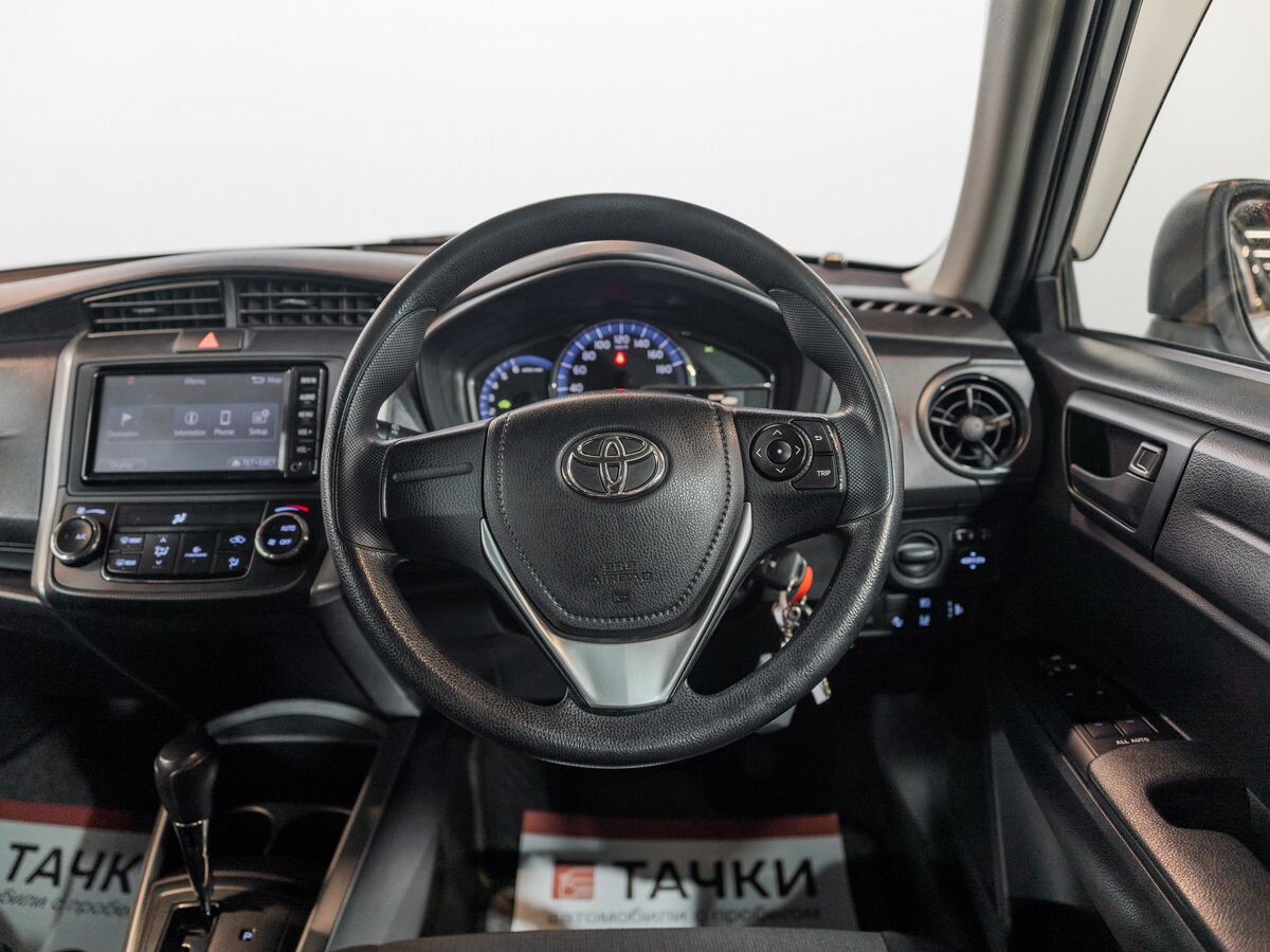 Toyota Corolla Fielder 2018 - фото автомобиля