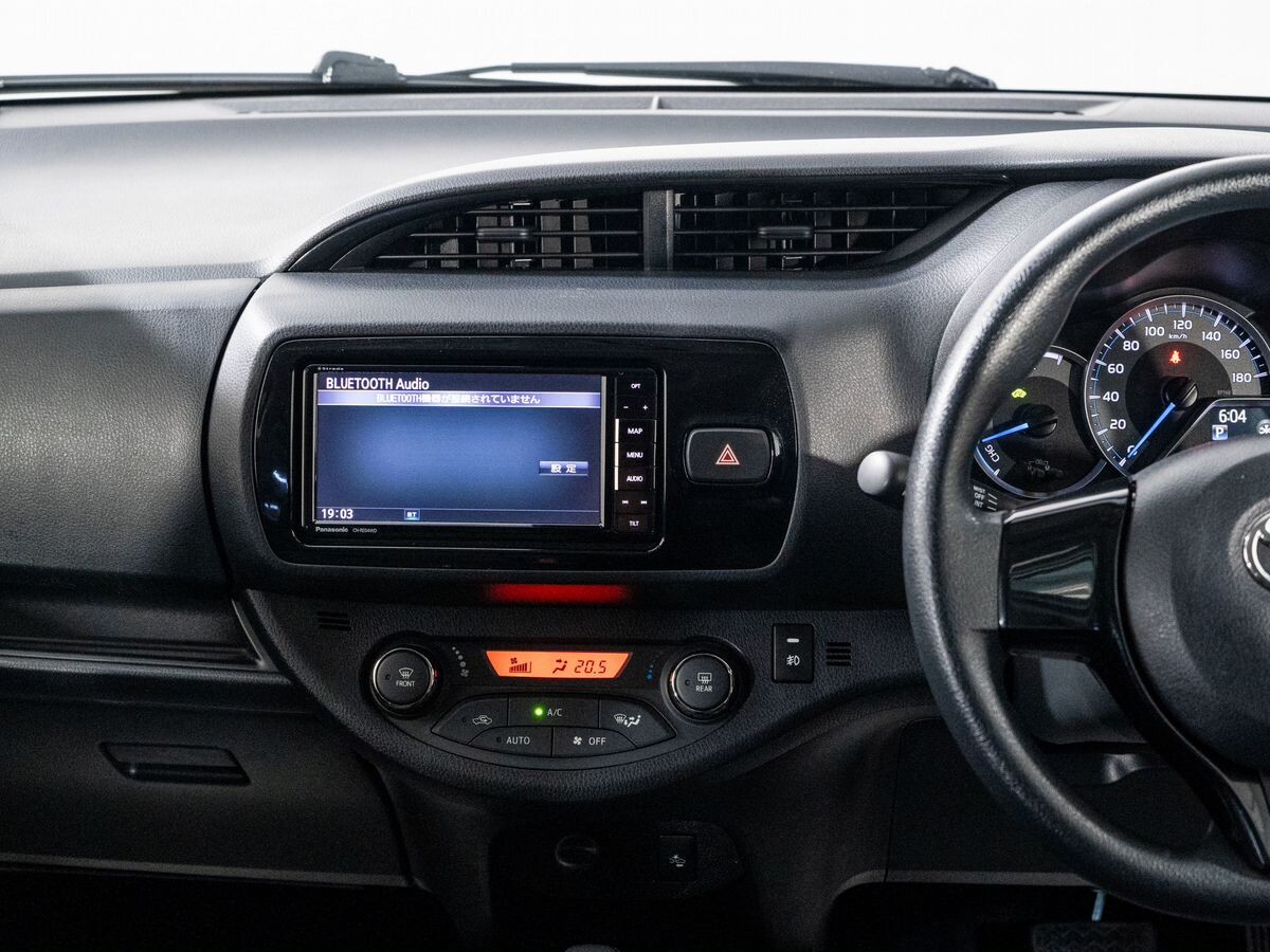 Toyota Vitz 2017 - фото автомобиля