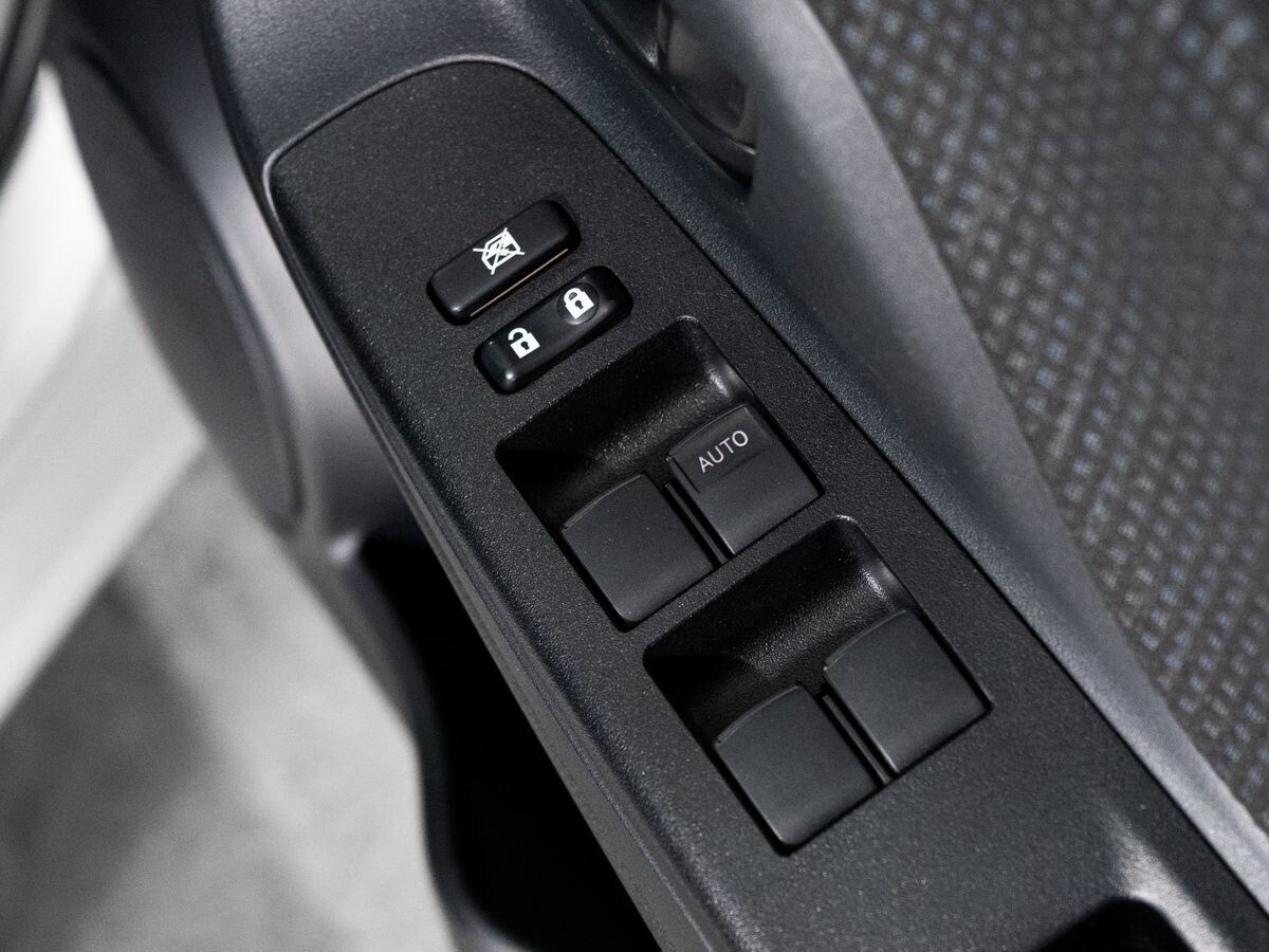 Toyota Vitz 2017 - фото автомобиля