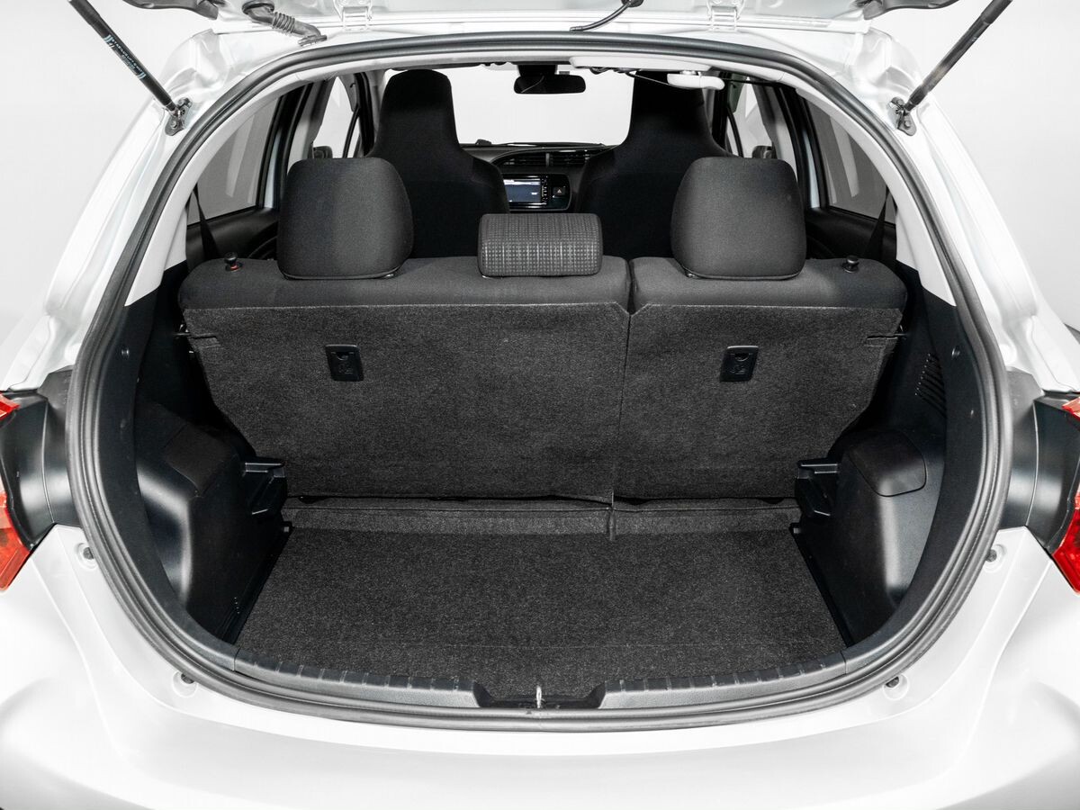 Toyota Vitz 2017 - фото автомобиля