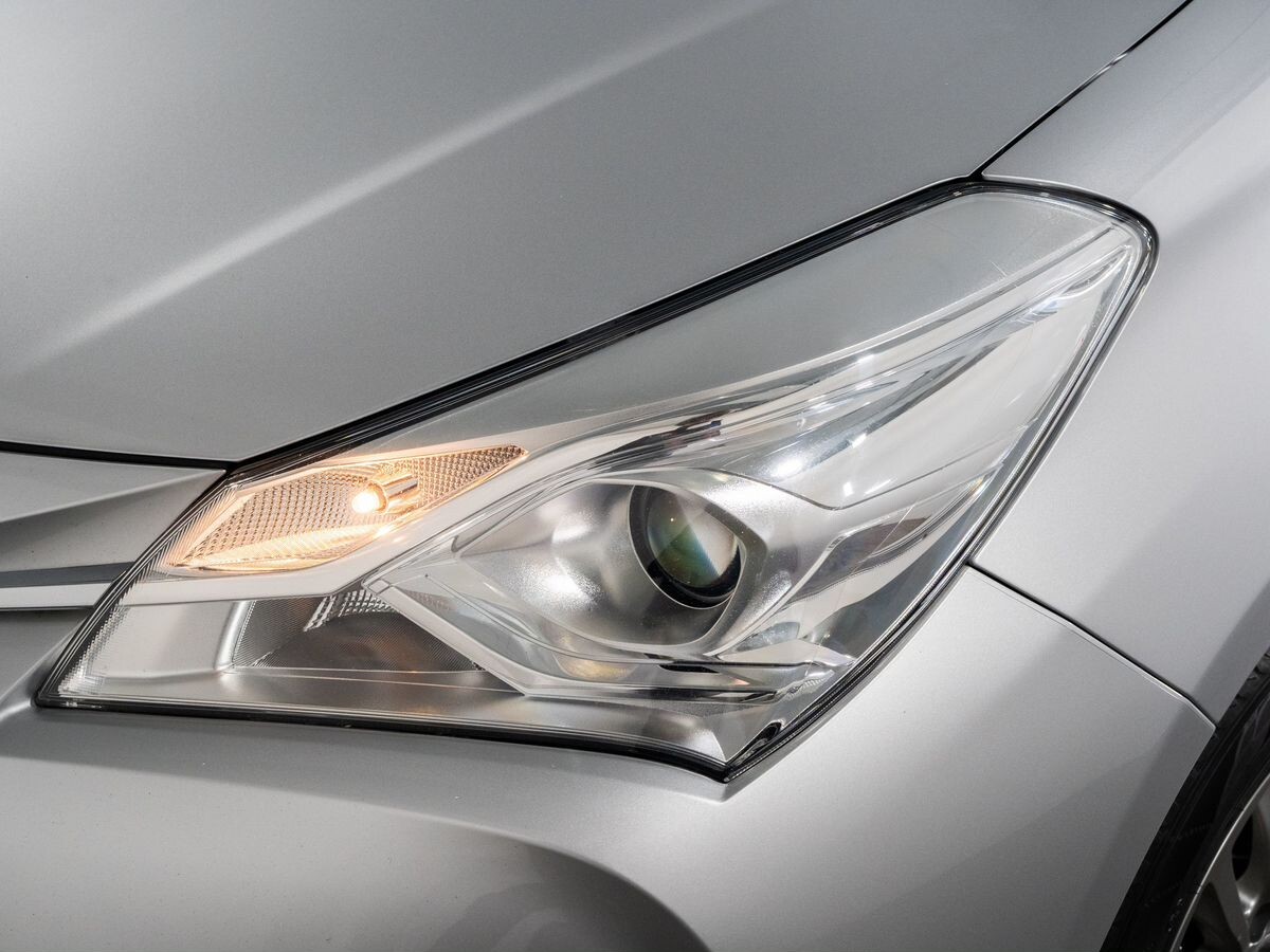 Toyota Vitz 2017 - фото автомобиля