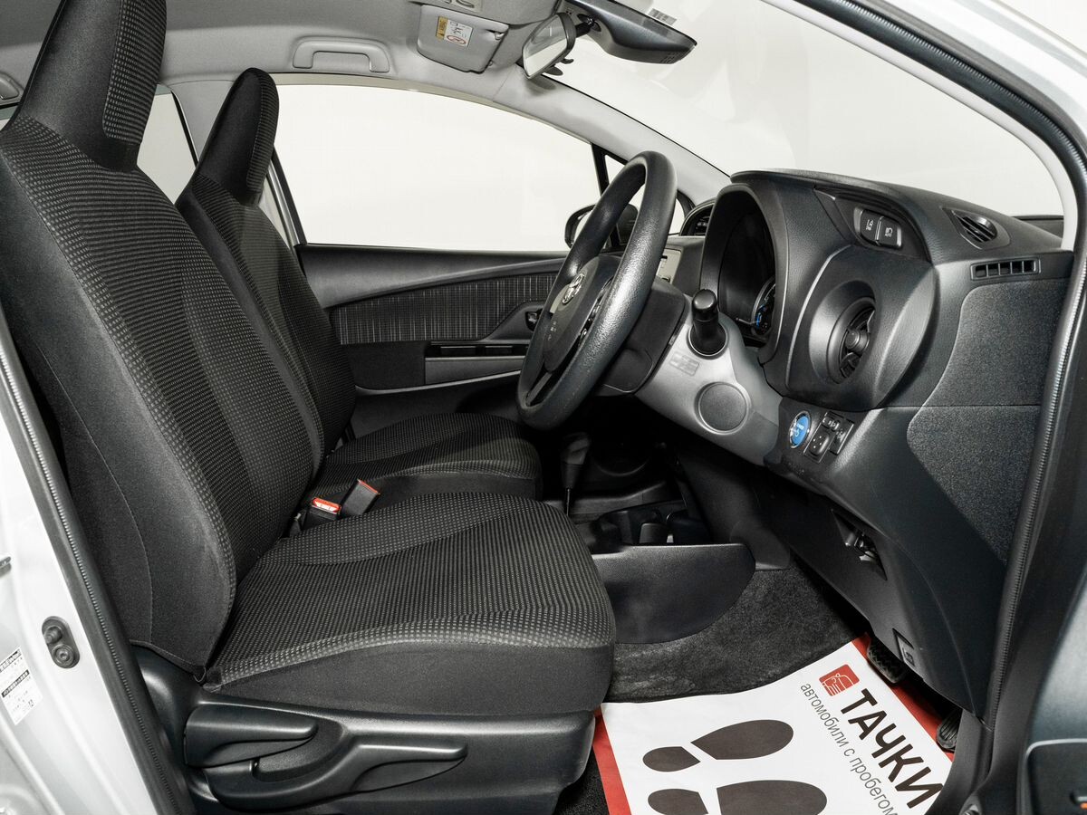 Toyota Vitz 2017 - фото автомобиля