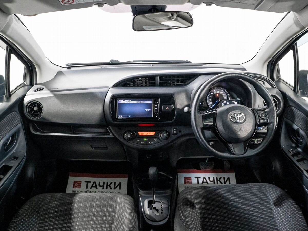 Toyota Vitz 2017 - фото автомобиля