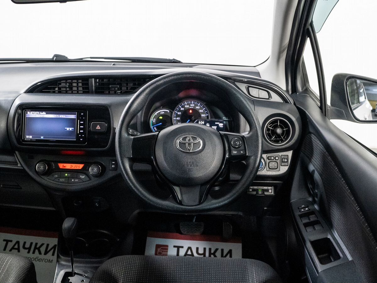 Toyota Vitz 2017 - фото автомобиля