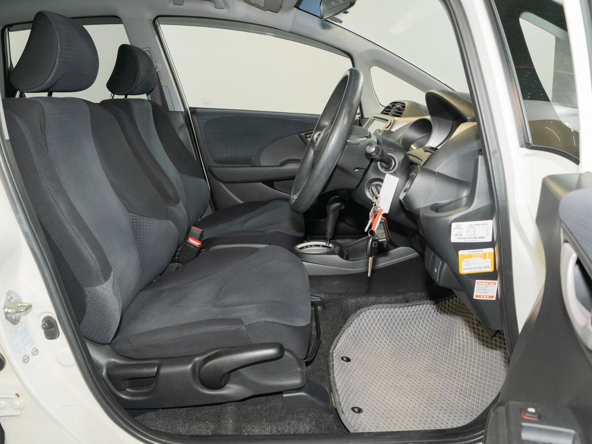 Honda Fit 2008 - фото автомобиля