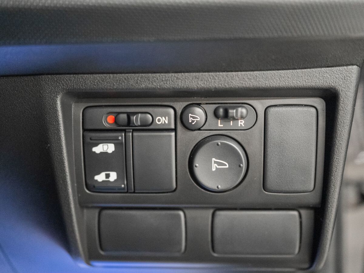 Honda Freed Spike 2010 - фото автомобиля