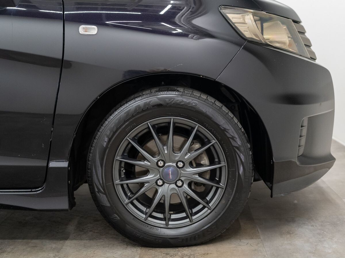 Honda Freed Spike 2010 - фото автомобиля