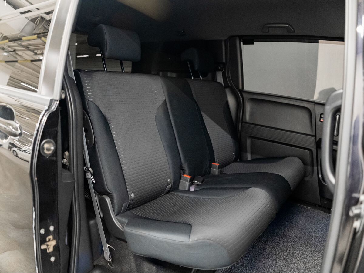 Honda Freed Spike 2010 - фото автомобиля