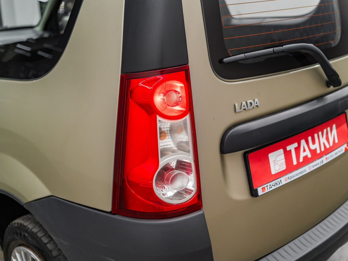 Лада Ларгус 2015 - фото автомобиля