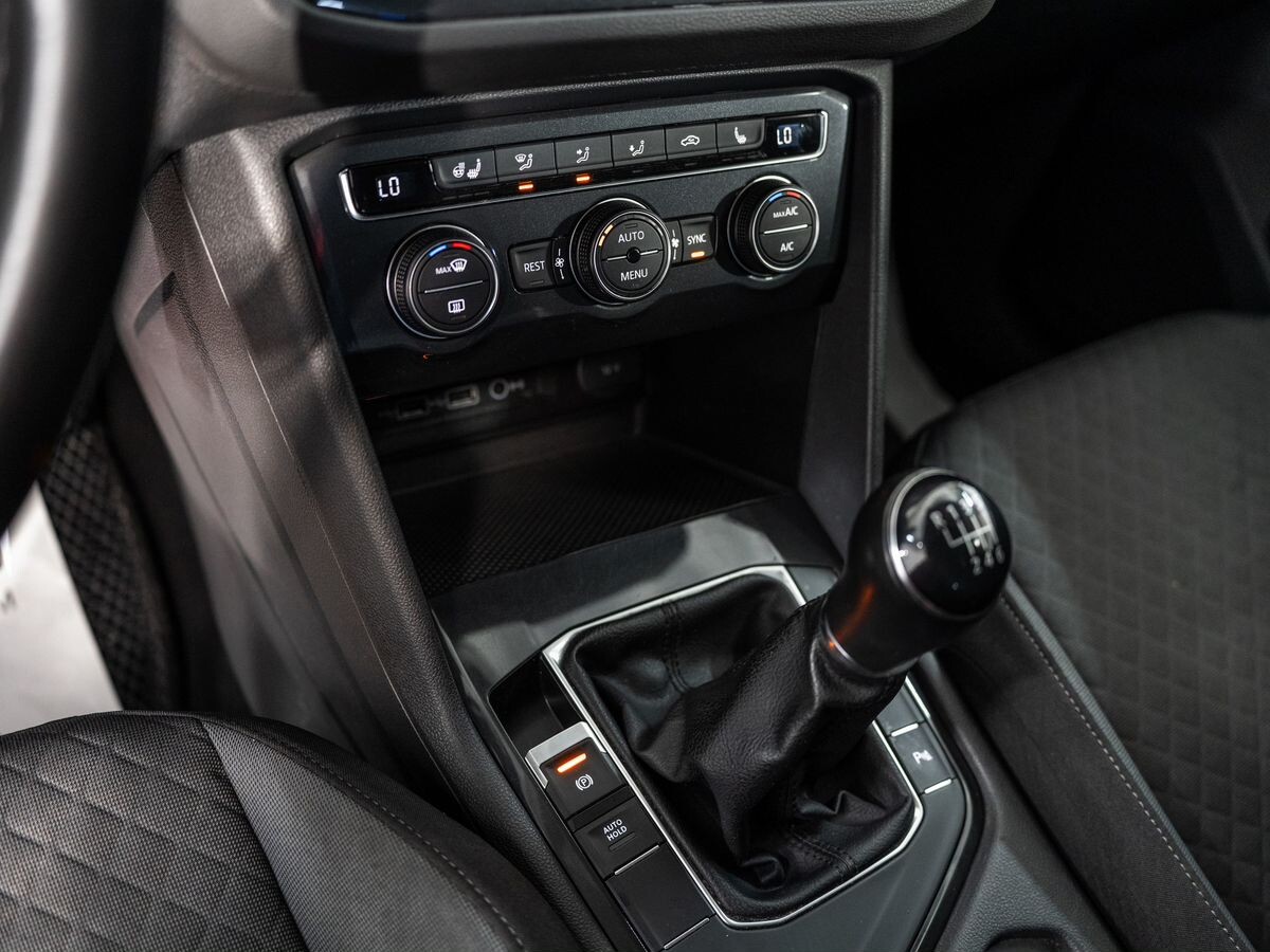 Volkswagen Tiguan 2020 - фото автомобиля