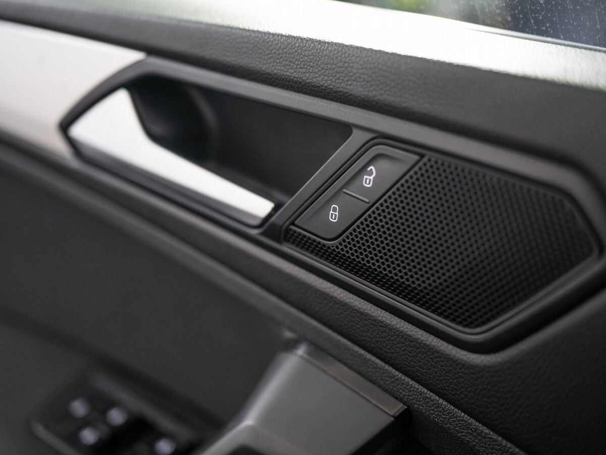 Volkswagen Tiguan 2020 - фото автомобиля