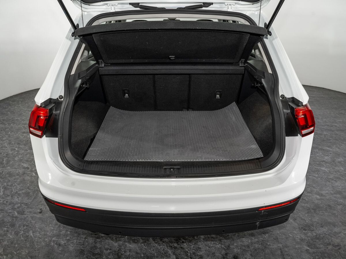 Volkswagen Tiguan 2020 - фото автомобиля