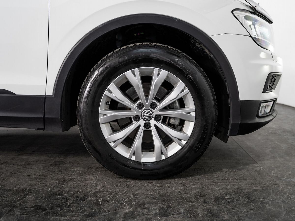 Volkswagen Tiguan 2020 - фото автомобиля