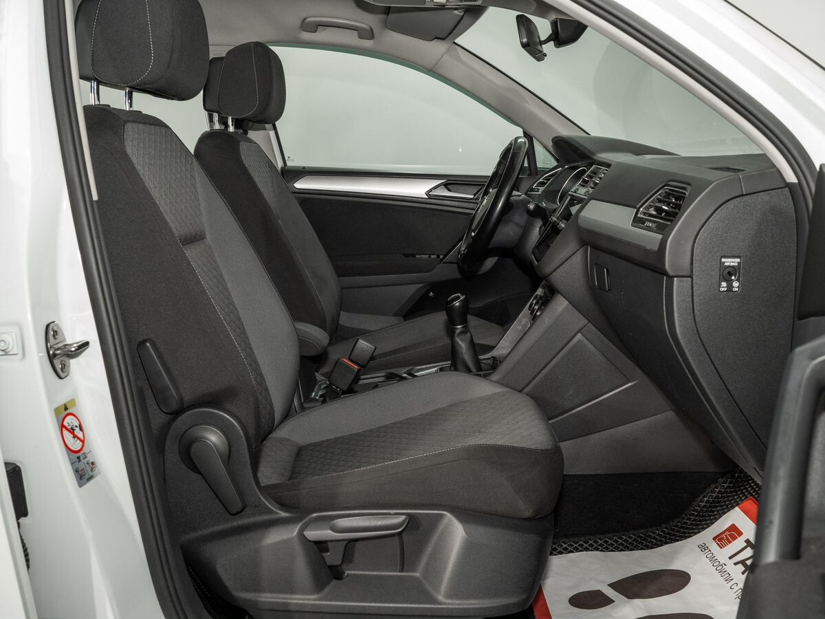 Volkswagen Tiguan 2020 - фото автомобиля