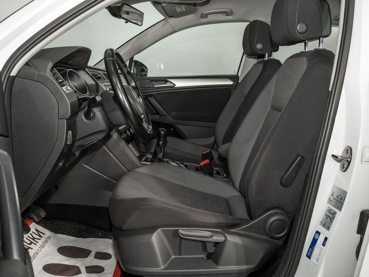 Volkswagen Tiguan 2020 - фото автомобиля