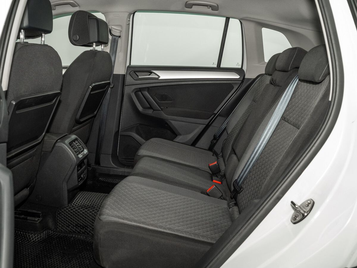 Volkswagen Tiguan 2020 - фото автомобиля