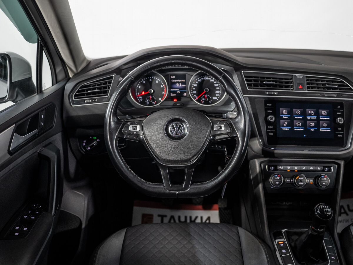Volkswagen Tiguan 2020 - фото автомобиля