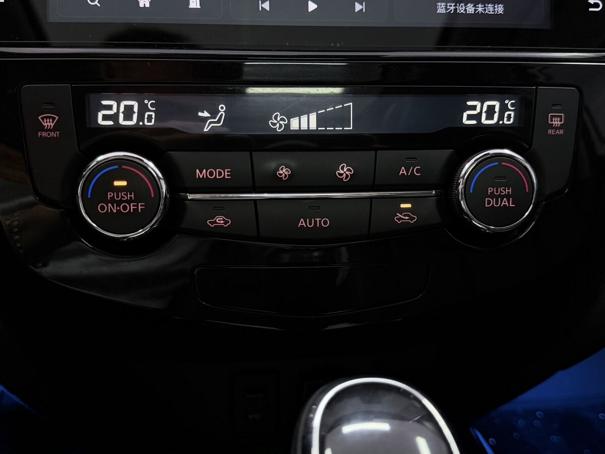 Nissan X-Trail 2023 - фото автомобиля
