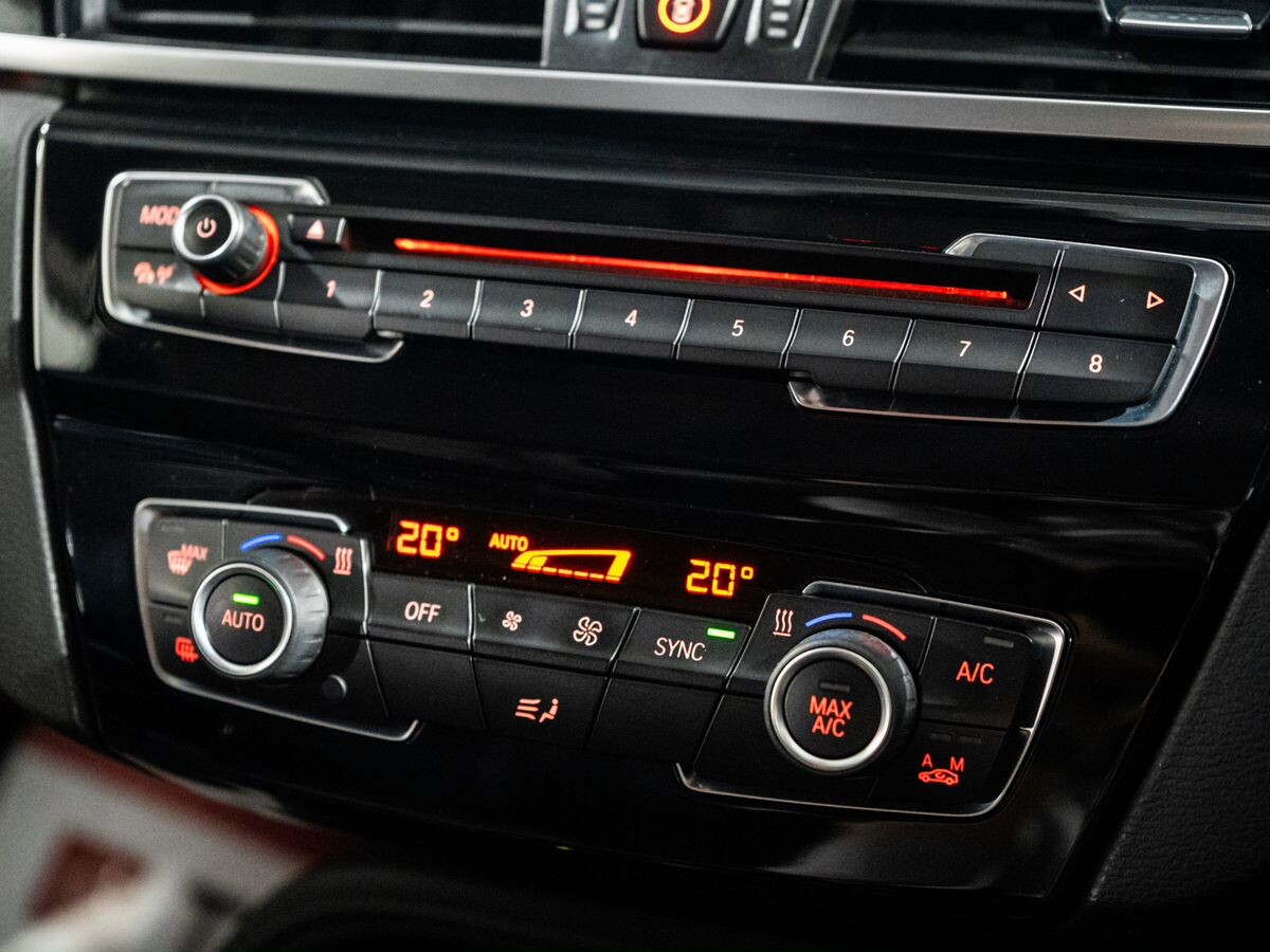 BMW X1 2015 - фото автомобиля