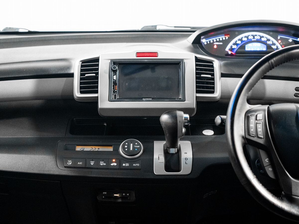 Honda Freed 2012 - фото автомобиля