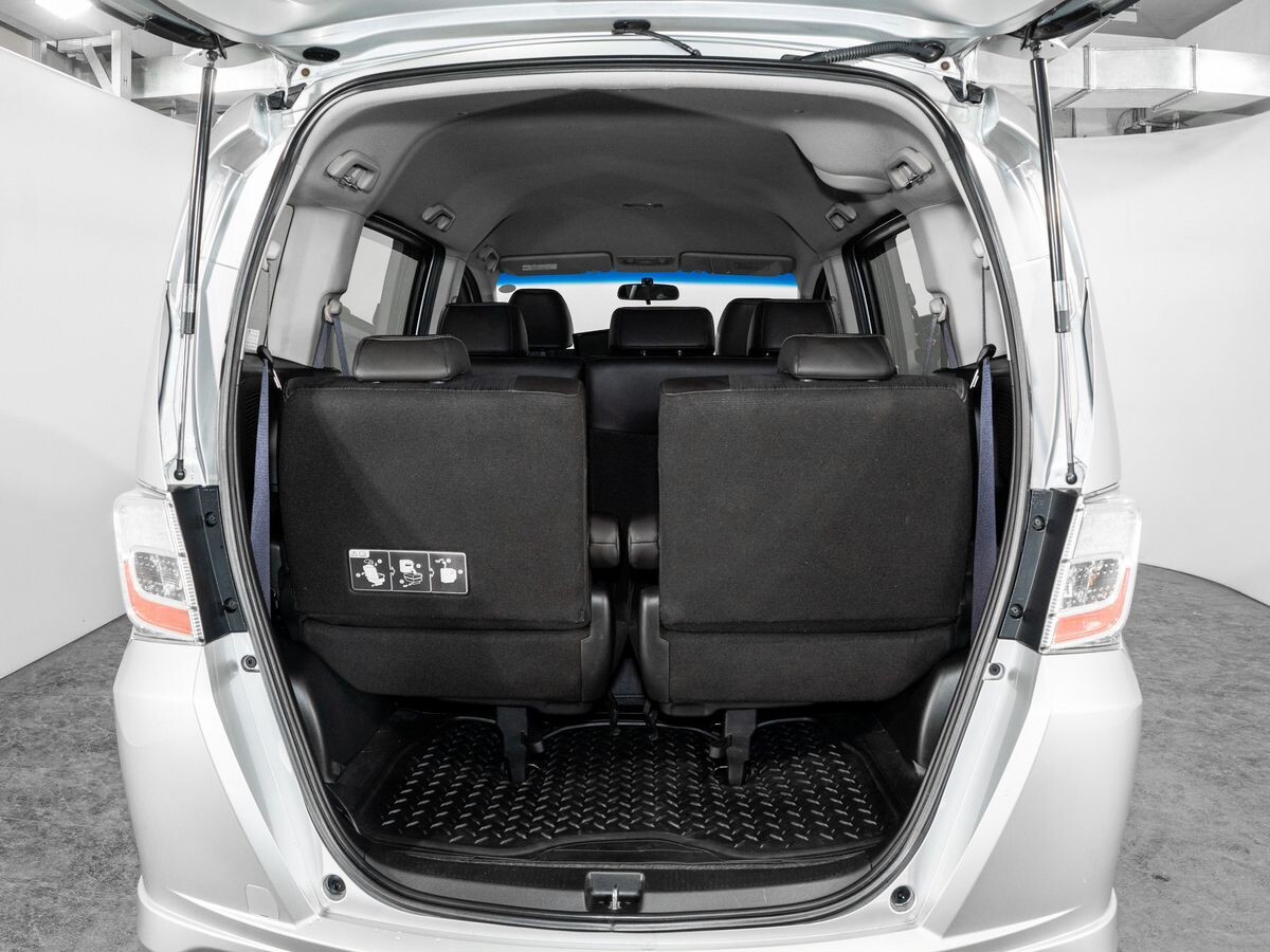 Honda Freed 2012 - фото автомобиля