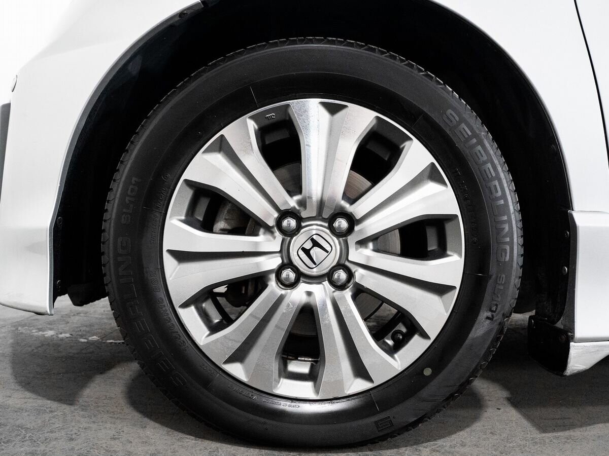 Honda Freed 2012 - фото автомобиля