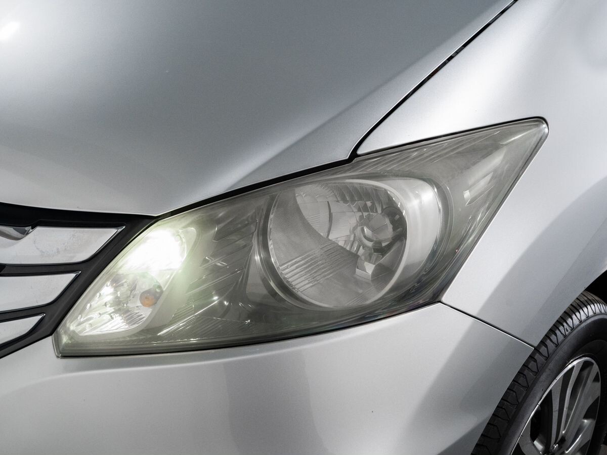 Honda Freed 2012 - фото автомобиля
