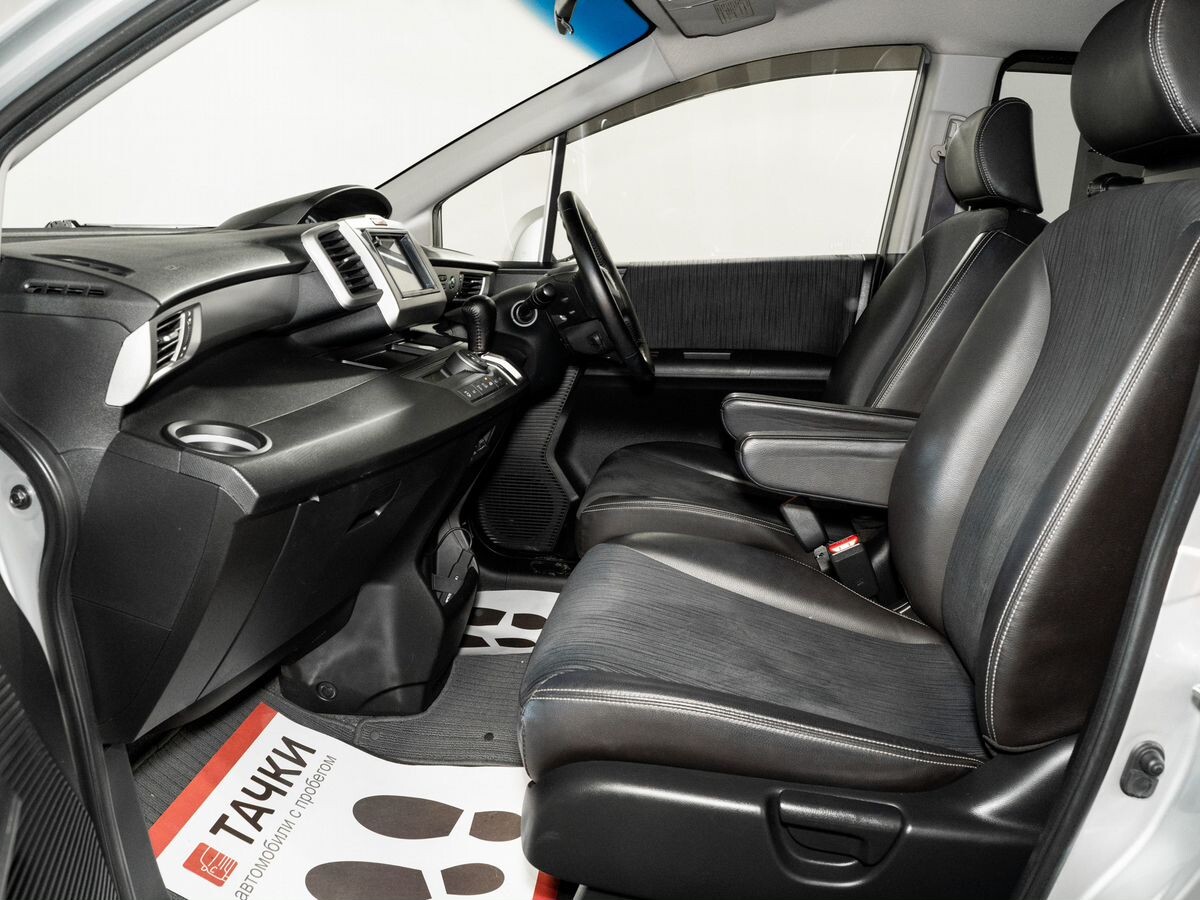 Honda Freed 2012 - фото автомобиля